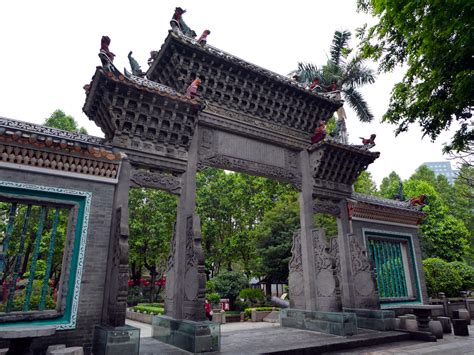  Ancestral Temple of Foshan: A Journey Through Time and Exquisite Architecture!