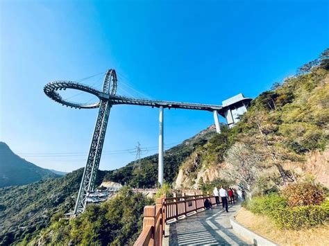 Huangteng Gorge: Gizemli Bir Vadi ve Muhteşem Kaya Formasyonları!