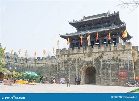  Linqing Ancient City: Tarihin Kalbinde Bir Yolculuk ve Unutulmaz Lezzetler