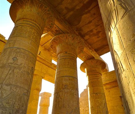  Ramesseum Tapınağı: Gizemli Firavun ve Muhteşem Sütunların Öyküsü!